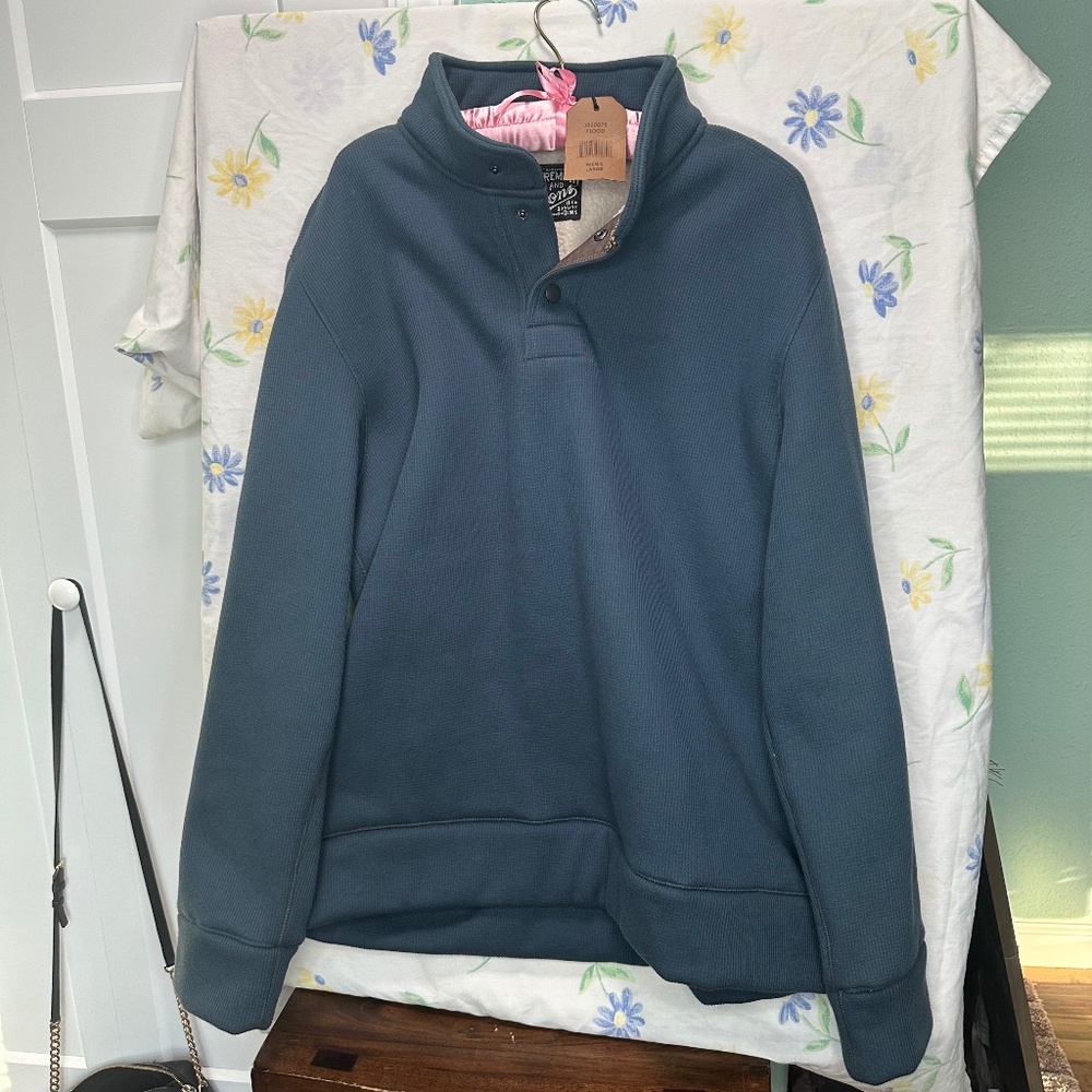 Jeremy and son men’s large long sleeve blue pull over NWT